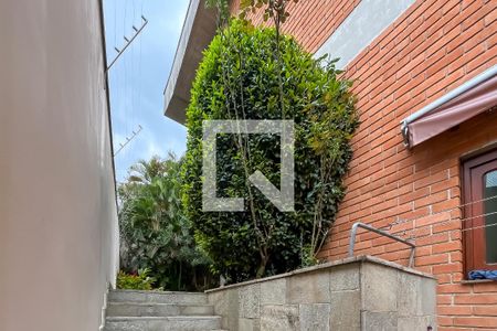 Casa à venda com 432m², 4 quartos e 6 vagasLateral Área Serviço