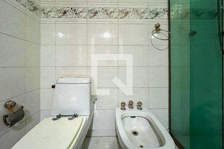 Casa à venda com 432m², 4 quartos e 6 vagasBanheiro Suíte 2