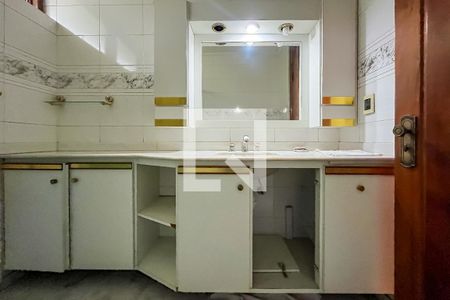 Casa à venda com 432m², 4 quartos e 6 vagasBanheiro Suíte 2