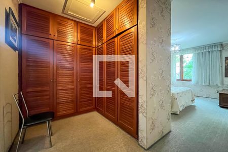 Casa à venda com 432m², 4 quartos e 6 vagasCloset da Suíte 1