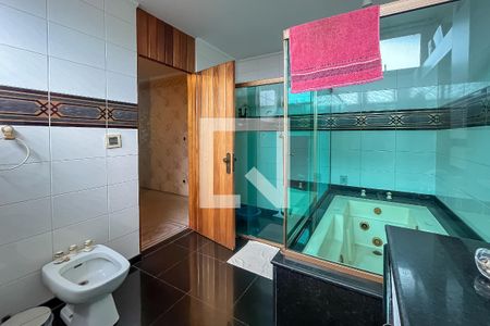 Casa à venda com 432m², 4 quartos e 6 vagasBanheiro da Suíte 1