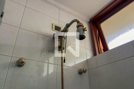 Casa à venda com 432m², 4 quartos e 6 vagasBanheiro Suíte 2