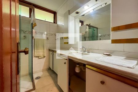 Casa à venda com 432m², 4 quartos e 6 vagasBanheiro Suíte 2