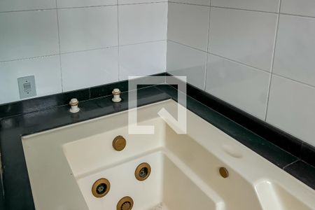 Casa à venda com 432m², 4 quartos e 6 vagasBanheiro da Suíte 1