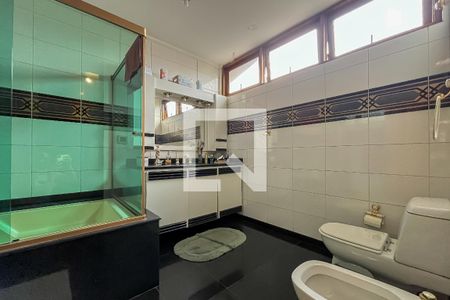 Casa à venda com 432m², 4 quartos e 6 vagasBanheiro da Suíte 1