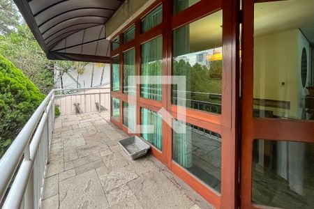 Casa à venda com 432m², 4 quartos e 6 vagasVaranda Sala Jantar