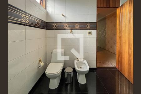 Casa à venda com 432m², 4 quartos e 6 vagasBanheiro da Suíte 1