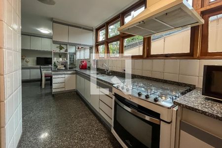 Casa à venda com 432m², 4 quartos e 6 vagasCozinha