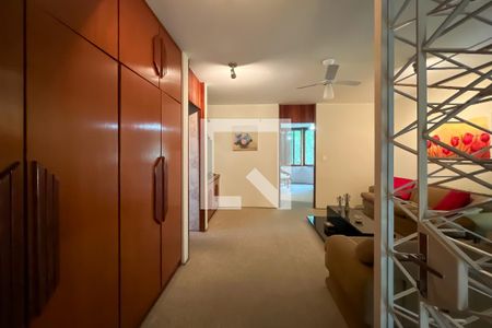 Casa à venda com 432m², 4 quartos e 6 vagasSala Tv