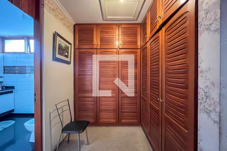 Casa à venda com 432m², 4 quartos e 6 vagasCloset da Suíte 1