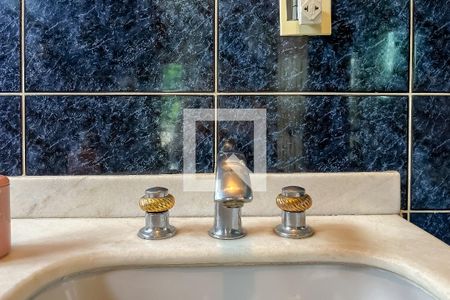 Casa à venda com 432m², 4 quartos e 6 vagasBanheiro Suíte 3