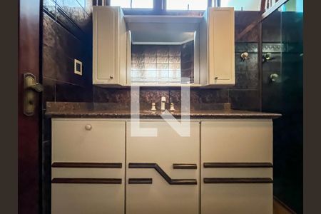 Casa à venda com 432m², 4 quartos e 6 vagasBanheiro Suíte 4