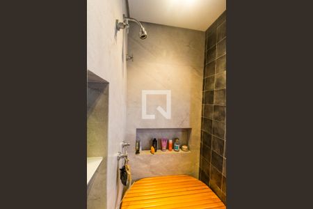 Apartamento à venda com 70m², 2 quartos e 1 vagaDetalhe do Banheiro da Suite