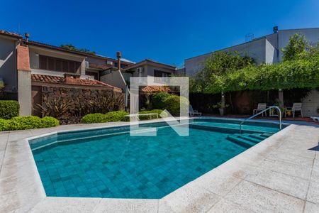 Casa de condomínio à venda com 220m², 4 quartos e 2 vagas Casa de condomínio à venda com 220m², 4 quartos e 2 vagasÁrea comum - Piscina