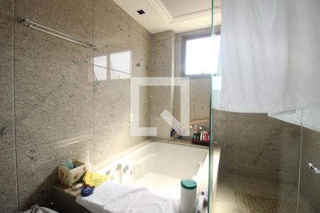 Apartamento à venda com 276m², 4 quartos e 4 vagasBanheiro 