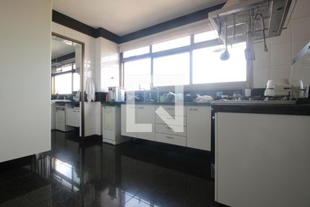 Apartamento à venda com 276m², 4 quartos e 4 vagasCozinha 