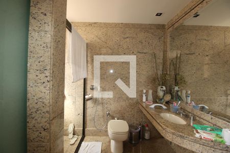 Apartamento à venda com 276m², 4 quartos e 4 vagasBanheiro 