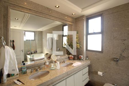 Apartamento à venda com 276m², 4 quartos e 4 vagasBanheiro 