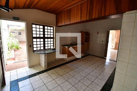 Casa à venda com 395m², 3 quartos e 2 vagasCozinha