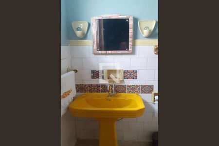 Casa à venda com 166m², 5 quartos e 2 vagas Casa à venda com 166m², 5 quartos e 2 vagasBanheiro