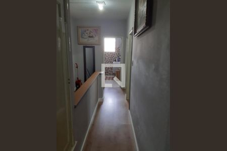 Casa à venda com 166m², 5 quartos e 2 vagasCorredor