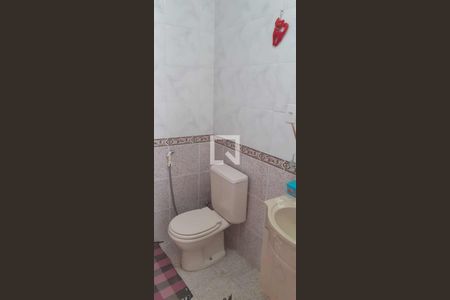 Casa à venda com 166m², 5 quartos e 2 vagas Casa à venda com 166m², 5 quartos e 2 vagasBanheiro