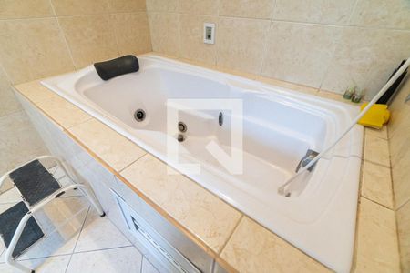 Casa à venda com 400m², 3 quartos e 4 vagasBanheiro da Suíte Detalhe