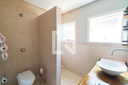 Casa à venda com 400m², 3 quartos e 4 vagasBanheiro do Quarto 1 e Quarto 2