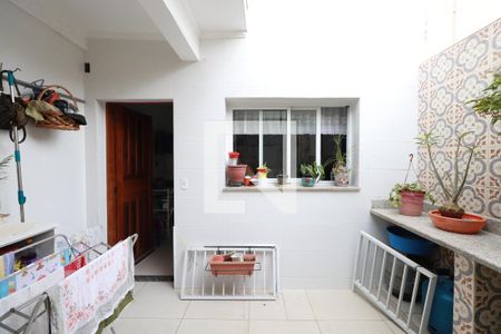 Casa à venda com 76m², 2 quartos e 1 vagaÁrea de Serviço