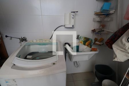 Casa à venda com 76m², 2 quartos e 1 vagaÁrea de Serviço