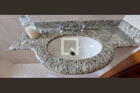 Casa à venda com 199m², 3 quartos e 4 vagas Casa à venda com 199m², 3 quartos e 4 vagasBanheiro Quarto 1 suíte