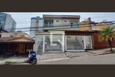 Casa à venda com 199m², 3 quartos e 4 vagas Casa à venda com 199m², 3 quartos e 4 vagasFachada