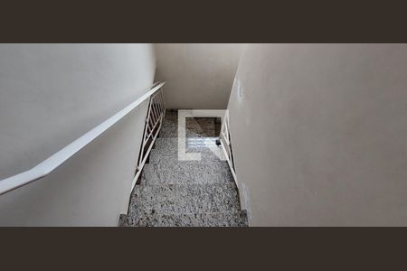 Casa à venda com 199m², 3 quartos e 4 vagas Casa à venda com 199m², 3 quartos e 4 vagasEscada