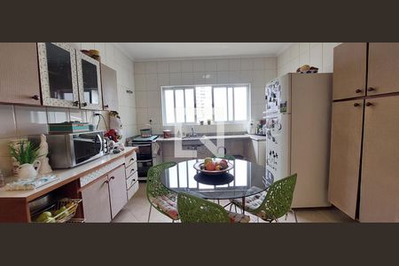 Casa à venda com 199m², 3 quartos e 4 vagas Casa à venda com 199m², 3 quartos e 4 vagasCozinha