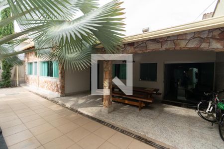 Casa à venda com 340m², 3 quartos e 5 vagasFachada Interna