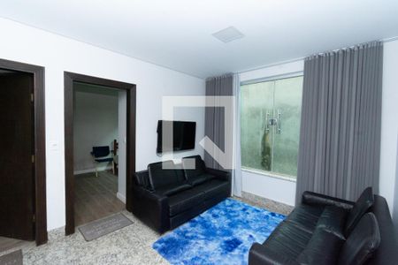 Casa à venda com 340m², 3 quartos e 5 vagasSala de TV