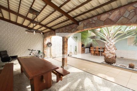 Casa à venda com 340m², 3 quartos e 5 vagasVaranda