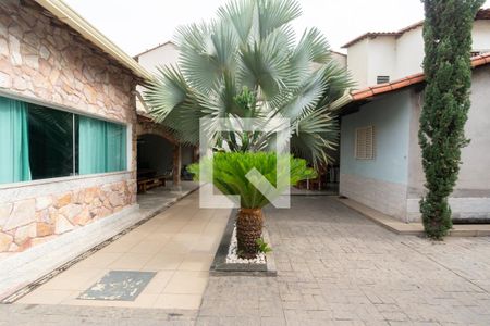 Casa à venda com 340m², 3 quartos e 5 vagasQuintal