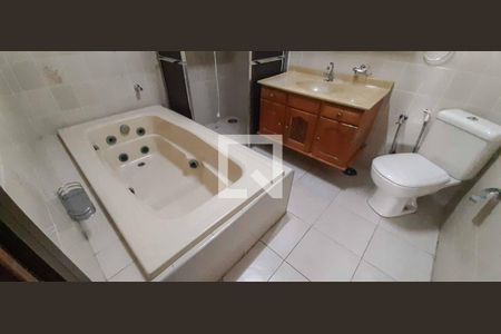 Casa à venda com 213m², 4 quartos e 2 vagasBanheiro da Suíte