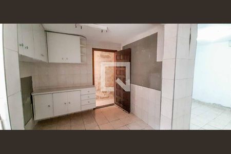 Casa à venda com 213m², 4 quartos e 2 vagasCozinha