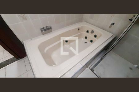 Casa à venda com 213m², 4 quartos e 2 vagasBanheiro da Suíte