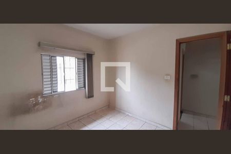 Casa à venda com 213m², 4 quartos e 2 vagasQuarto 1