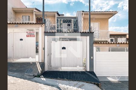 Casa à venda com 100m², 2 quartos e 2 vagasFachada