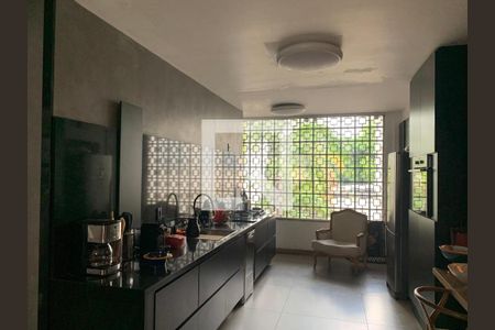 Apartamento à venda com 190m², 2 quartos e 2 vagasCozinha