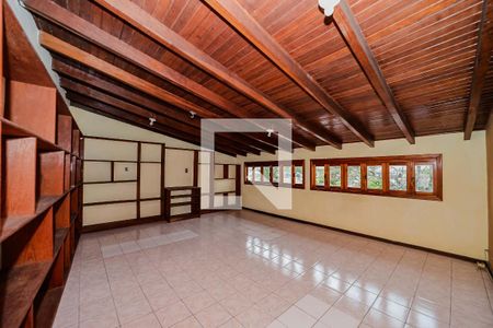 Casa à venda com 300m², 4 quartos e 2 vagasSótão