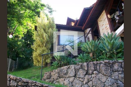 Casa à venda com 4 quartos, 323m² em Itaipu, Niterói