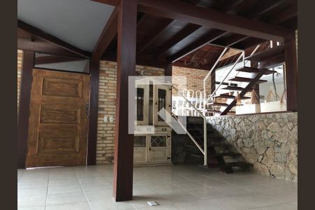 Casa à venda com 4 quartos, 323m² em Itaipu, Niterói