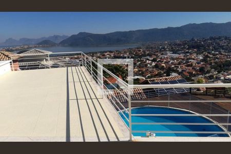 Casa à venda com 4 quartos, 420m² em Piratininga, Niterói