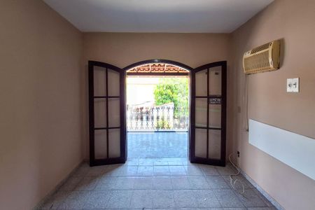 Casa à venda com 276m², 4 quartos e 2 vagasSuíte 1