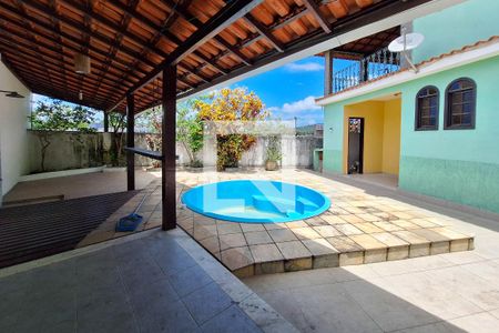 Casa à venda com 276m², 4 quartos e 2 vagasPiscina